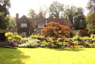 Holiday apartment with barbeque & garden | City view