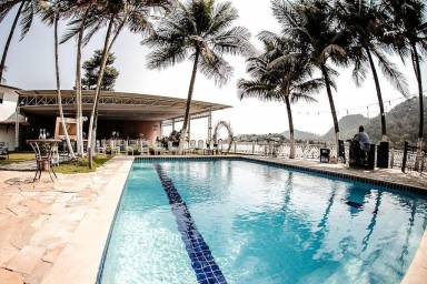 House Praia da Ribeira