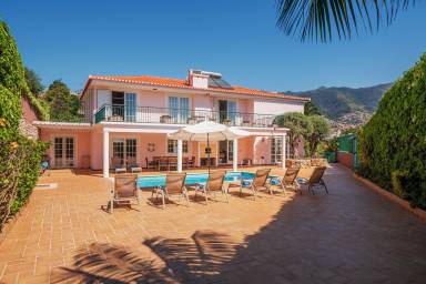 Villa with barbecue, garden & terrace | Good for workation