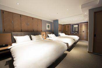 Klaven Hotel Myeongdong City Hall in Seoul