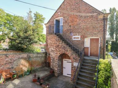 Apartment Balcony/Patio Amotherby