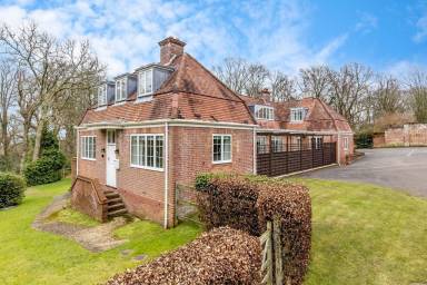 Cottage Burley