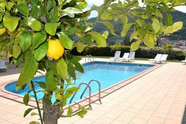 300 qm Villa mit Pool, umzäunt,für 10 Gäste mit Hund in Garda