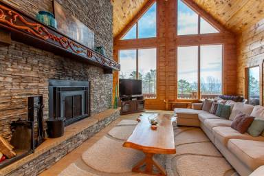 1579 m² House