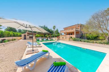 240 m² Villa