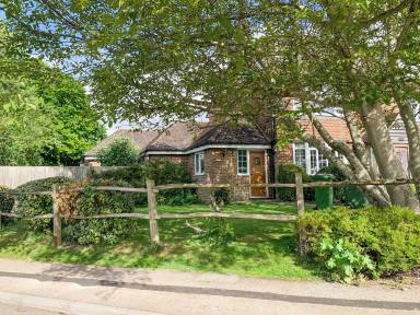 Cottage with garden & barbeque | Lake view
