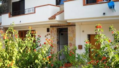 Alloggio con piscina, terrazza e barbecue | Vista sul giardino