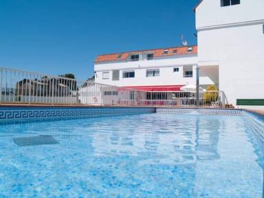 Camping apta para familias con piscina, jardín y terraza
