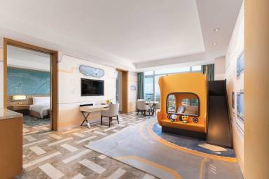 Big resort with garden, pool & hot tub | Sea view