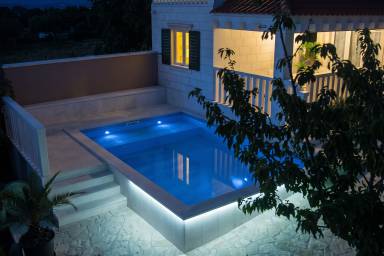 Villa mit Terrasse, Grill und Pool | Bergblick | Haustierfreundlich