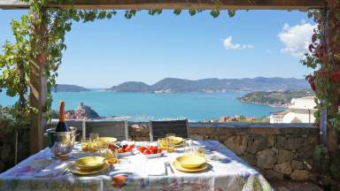 70 qm Ferienhaus für 4 Gäste mit Hund in Lerici, Ligurien