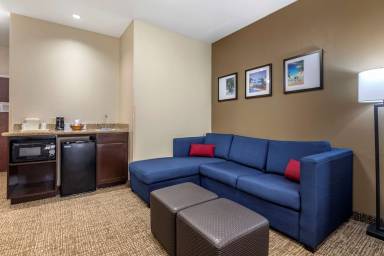 Hotel Airport, Pines Road