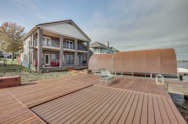 240 m² House