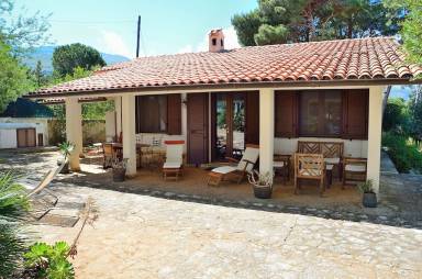 House Kitchen Scopello