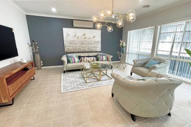 House  Lynbrook