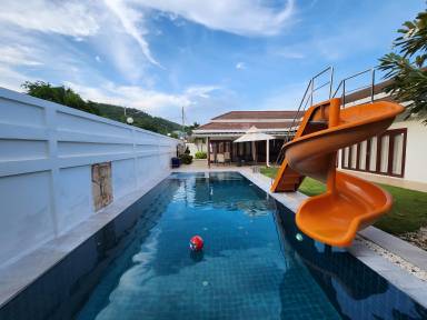 592 m² Villa