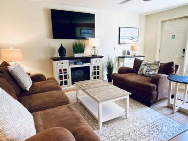 House Pet-friendly Pelican Bay