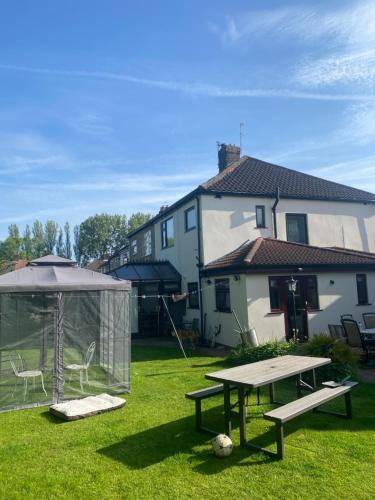 Bed and breakfast  Hale