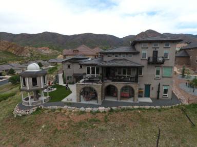 242 m² House