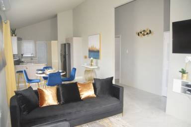 House Discovery Bay