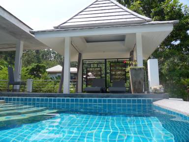Pleasant house with terrace, private pool & garden