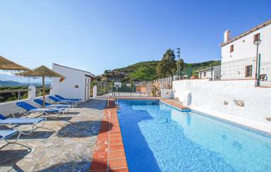 Casa con piscina, terraza y barbacoa | Vistas a la montaña | Admite perro