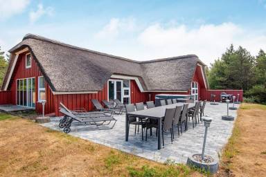 Ferienhaus mit Pool & Terrasse für 12 Gäste mit Hund in Kongsmark, Römö