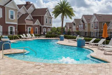 Fantástico apartamento apropiado para familias con internet de alta velocidad, jardín y piscina | Vistas al lago