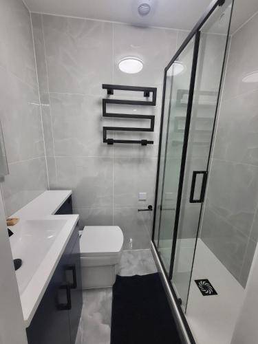 Modern Ensuite Room in Andover, Hampshire in Andover