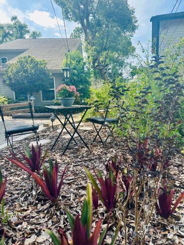 Serenity Gardens private guest suite in Historic Lutz