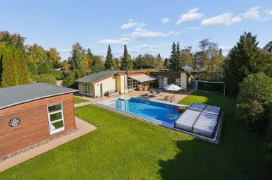 Ferienhaus mit Whirlpool, Garten und Grill