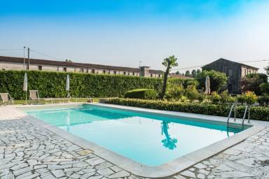 Wohnung in Colombare mit Pool & Grill