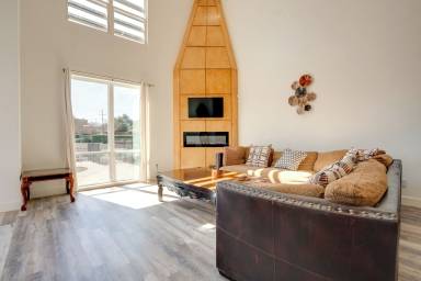 242 m² House