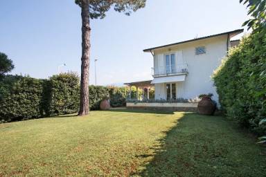 Villa Yard Strettoia