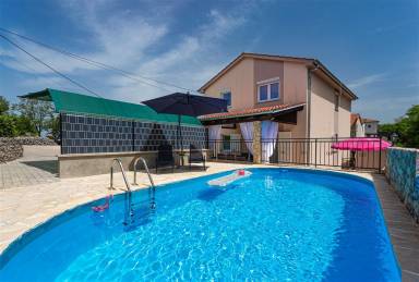Voll ausgestattetes wunderschönes Apartment mit Terrasse, Garten und privatem Pool | Poolblick | Haustierfreundlich