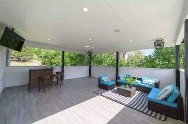 284 m² House