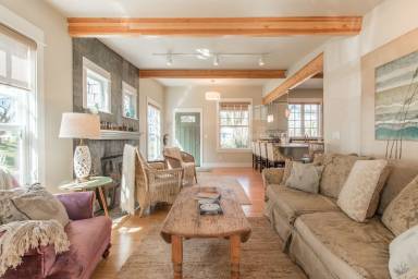 Airbnb  Pacific City