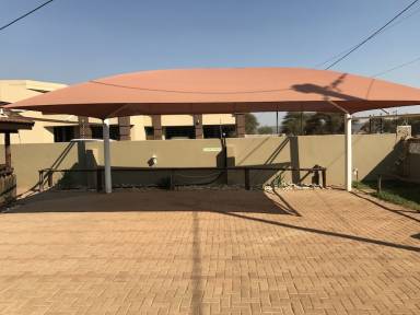 Accommodation Pool Tlokweng