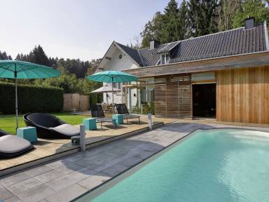 House with terrace, private pool & hot tub | Lake view