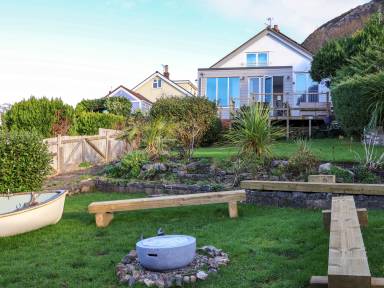 Cottage with jacuzzi & garden