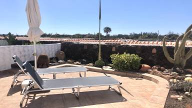 Apartamento vacacional con terraza y piscina