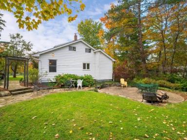 Cottage Balcony Mentor