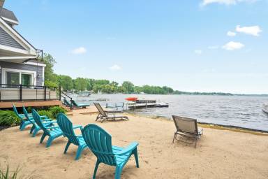 Children-friendly house with terrace, jacuzzi & barbeque | Lake view | Suitable for remote work