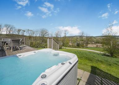 Chalet with sauna, garden & jacuzzi