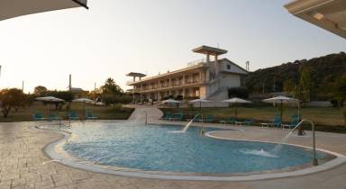 Apartment mit Terrasse, Grill und privatem Pool