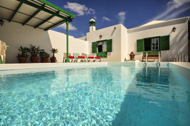 Villa Tías