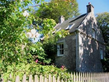 200 m² Cottage