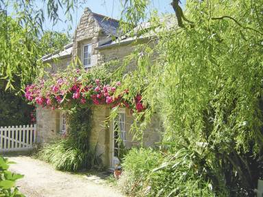 60 qm Ferienhaus mit eingezäuntem Grundstück für 4 Gäste mit Hund in Lampaul-Ploudalmézeau, Finistère