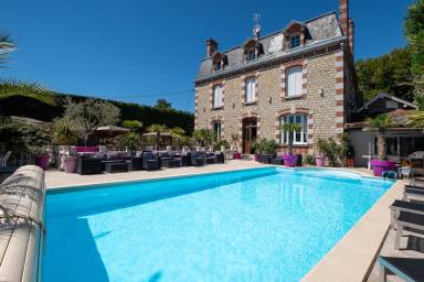 Cottage adapté aux familles avec piscine chauffée, terrasse et sauna