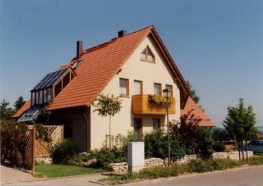 Komfortable Ferienwohnung in Ebensfeld mit Terrasse, Grill und Garten